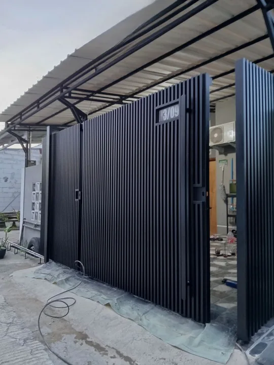 Pagar besi dan canopy