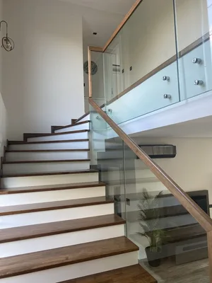 Railing Tangga Kaca — Alumunium
