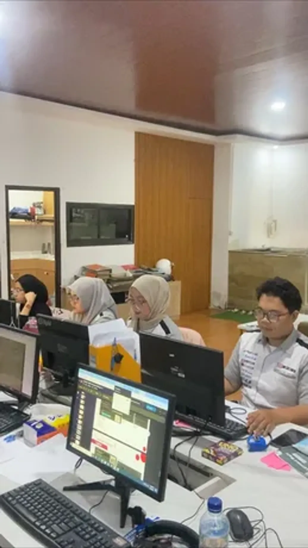 Tim SK Living di kantor (1)